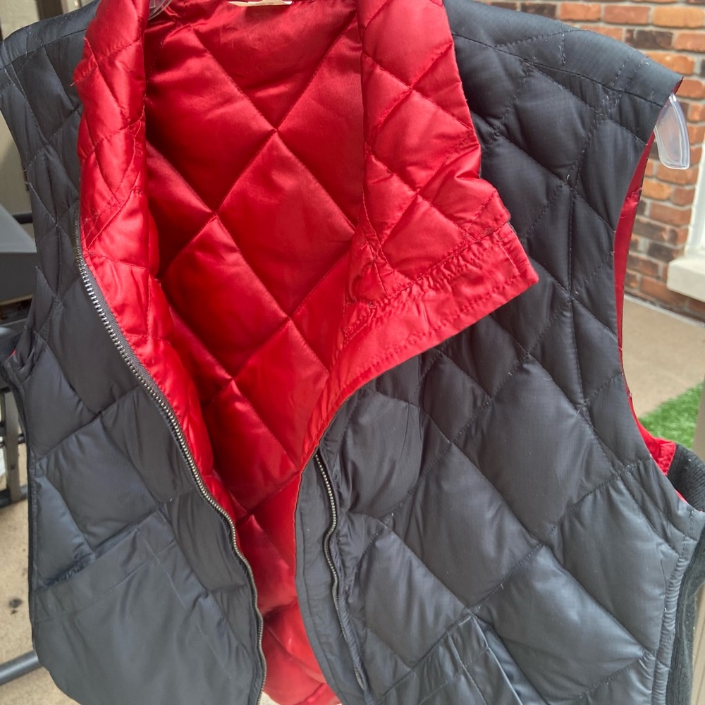Lightweight Reversible Vest - Picture 7 of 11
